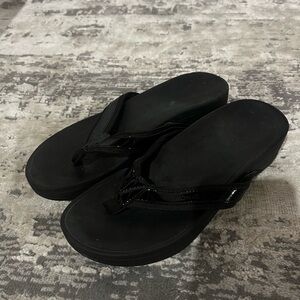 Vionic Black Flip Flops Size 7 US